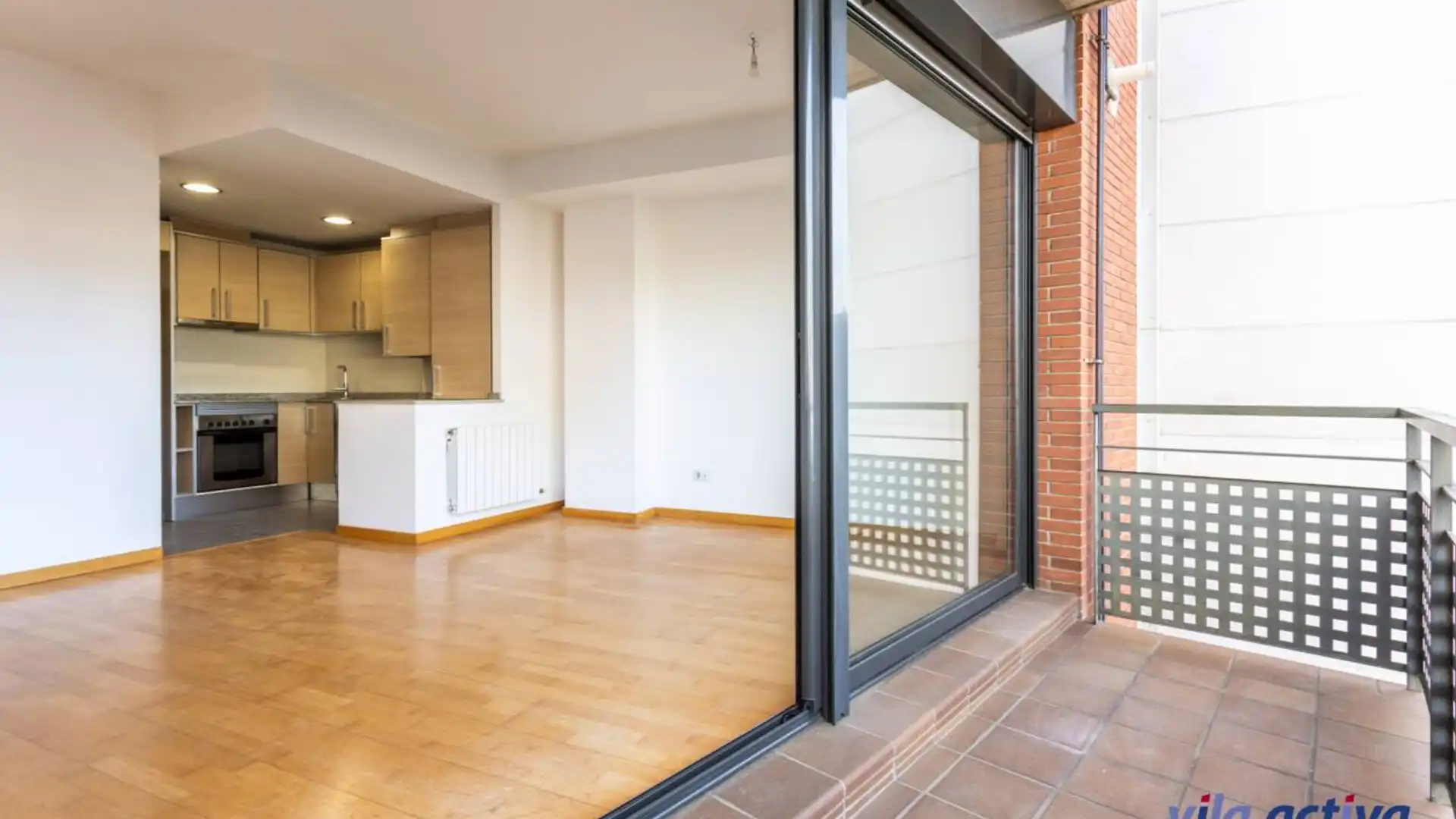 Vista exterior de Pis en venda en Terrassa amb Calefacció, Parquet i Balcó