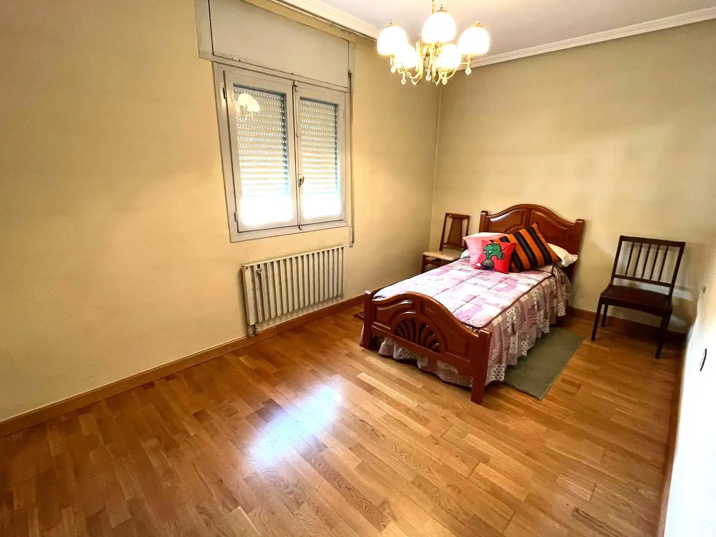 Habitación de Piso en venta en Cuéllar con Calefacción, Parquet y Trastero
