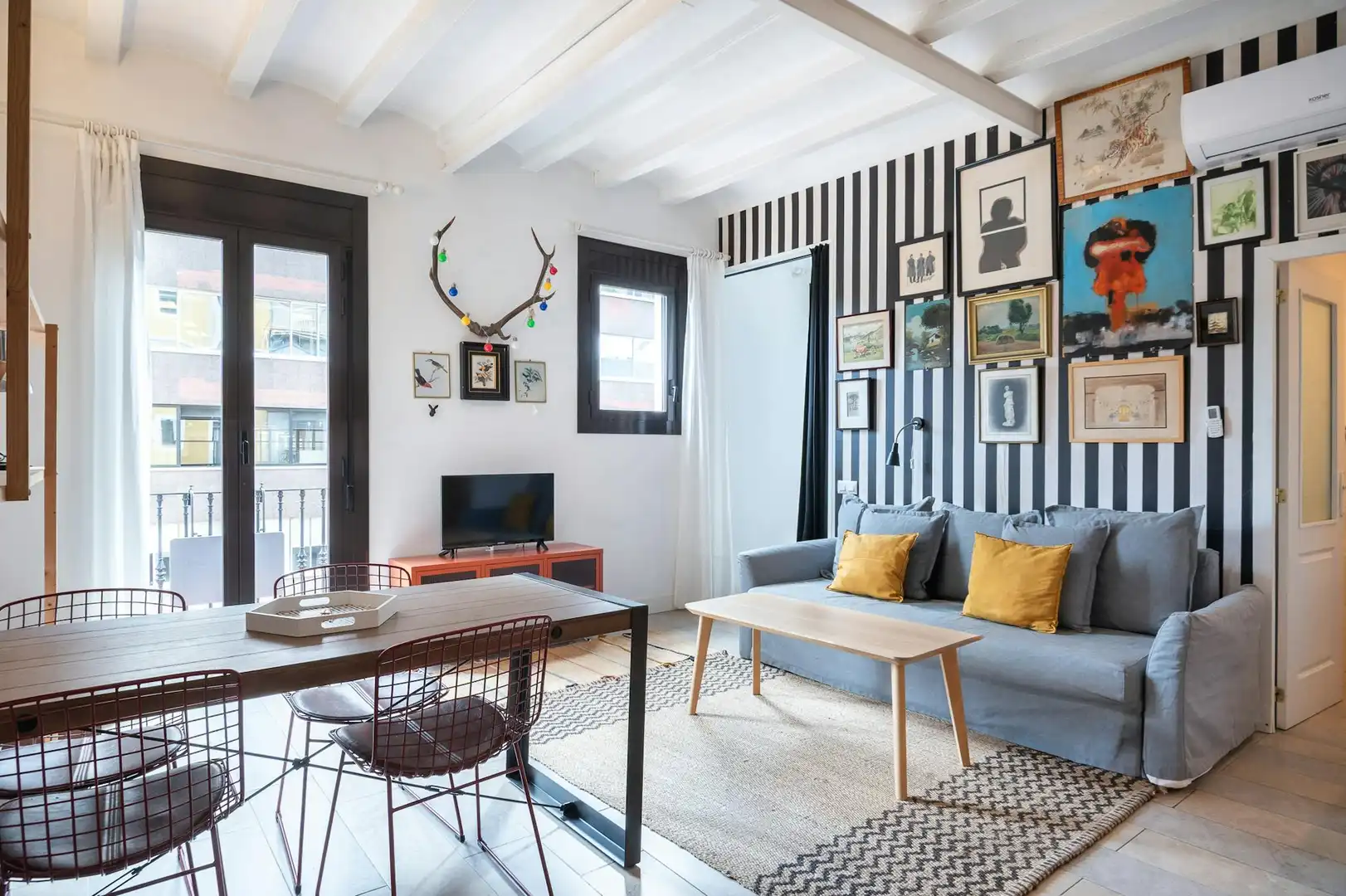 Living room of Flat for rent in Barcelona  with Air Conditioner, Heating and Furnished