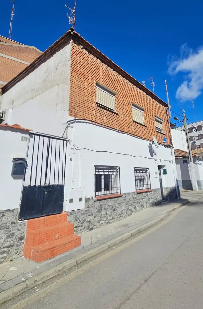 Außenansicht von Wohnung zum Verkauf in Móstoles mit Klimaanlage