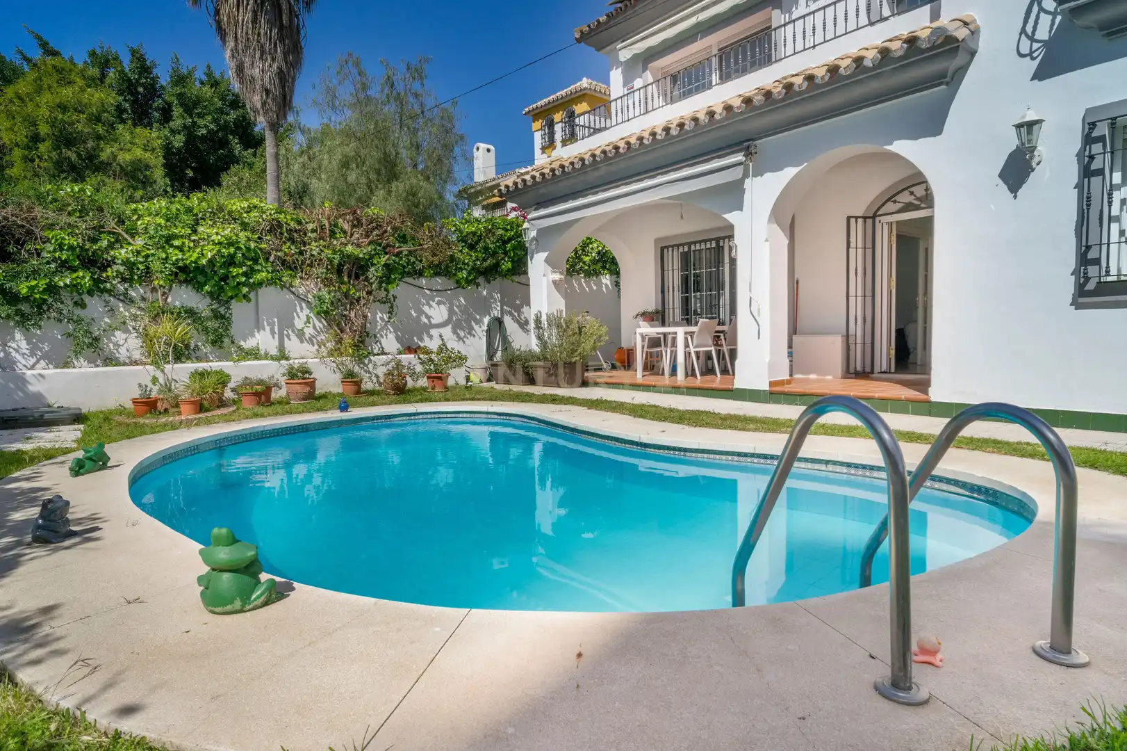 Piscina de Casa o xalet en venda en Fuengirola amb Aire condicionat, Jardí privat i Traster