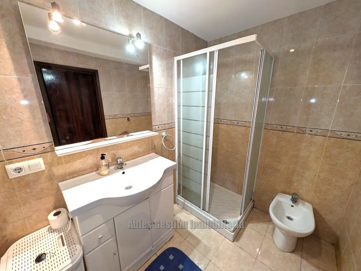 Badezimmer von Wohnung zum Verkauf in Siero mit Heizung und Terrasse