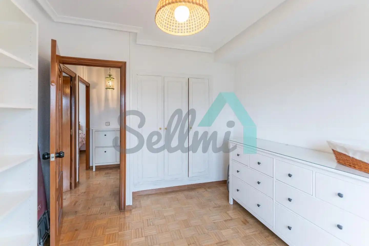 Bedroom of Flat for rent in Oviedo   with Heating, Parquet flooring and Furnished