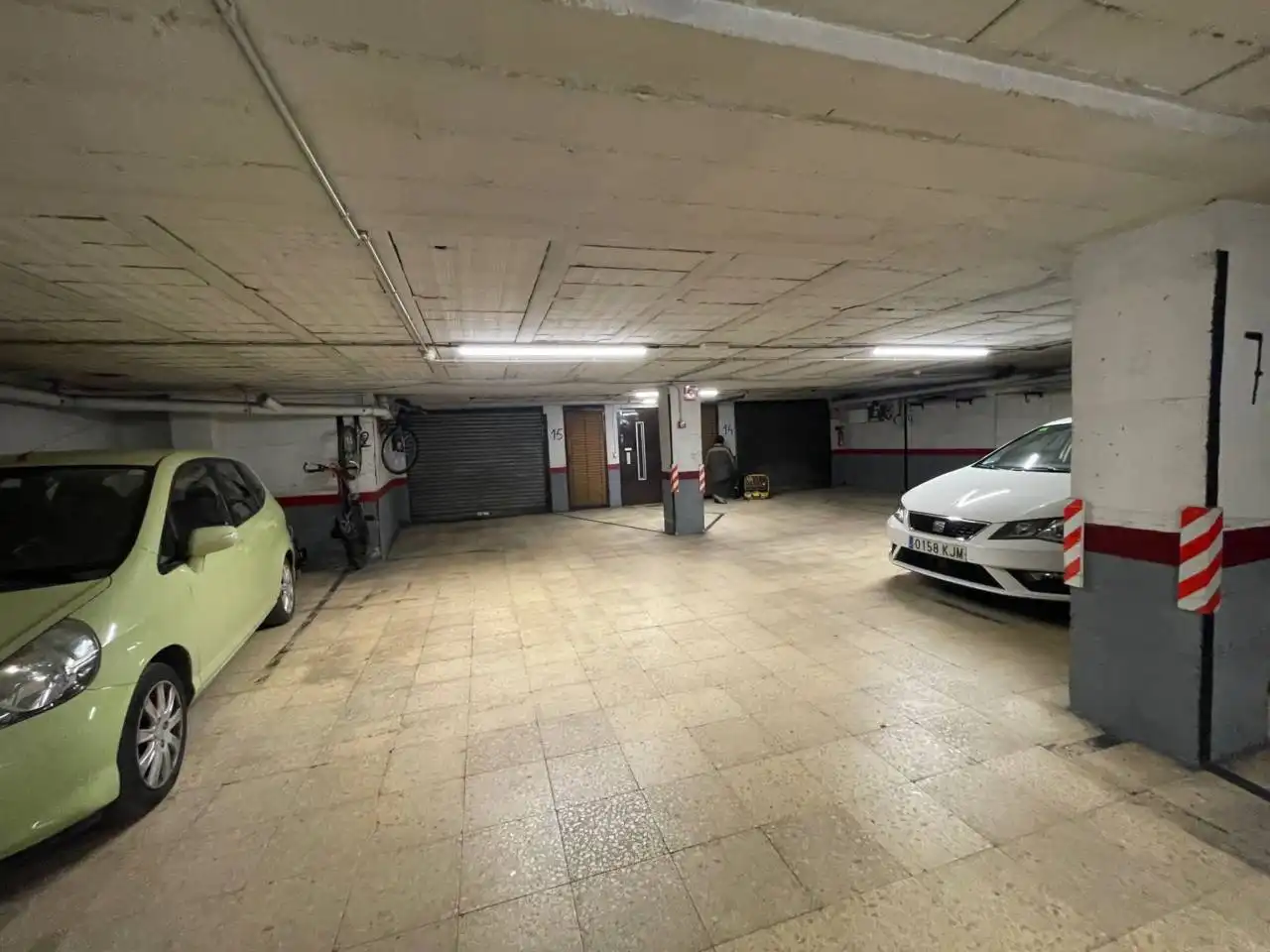 Parkplatz von Garage zum Verkauf in Vic