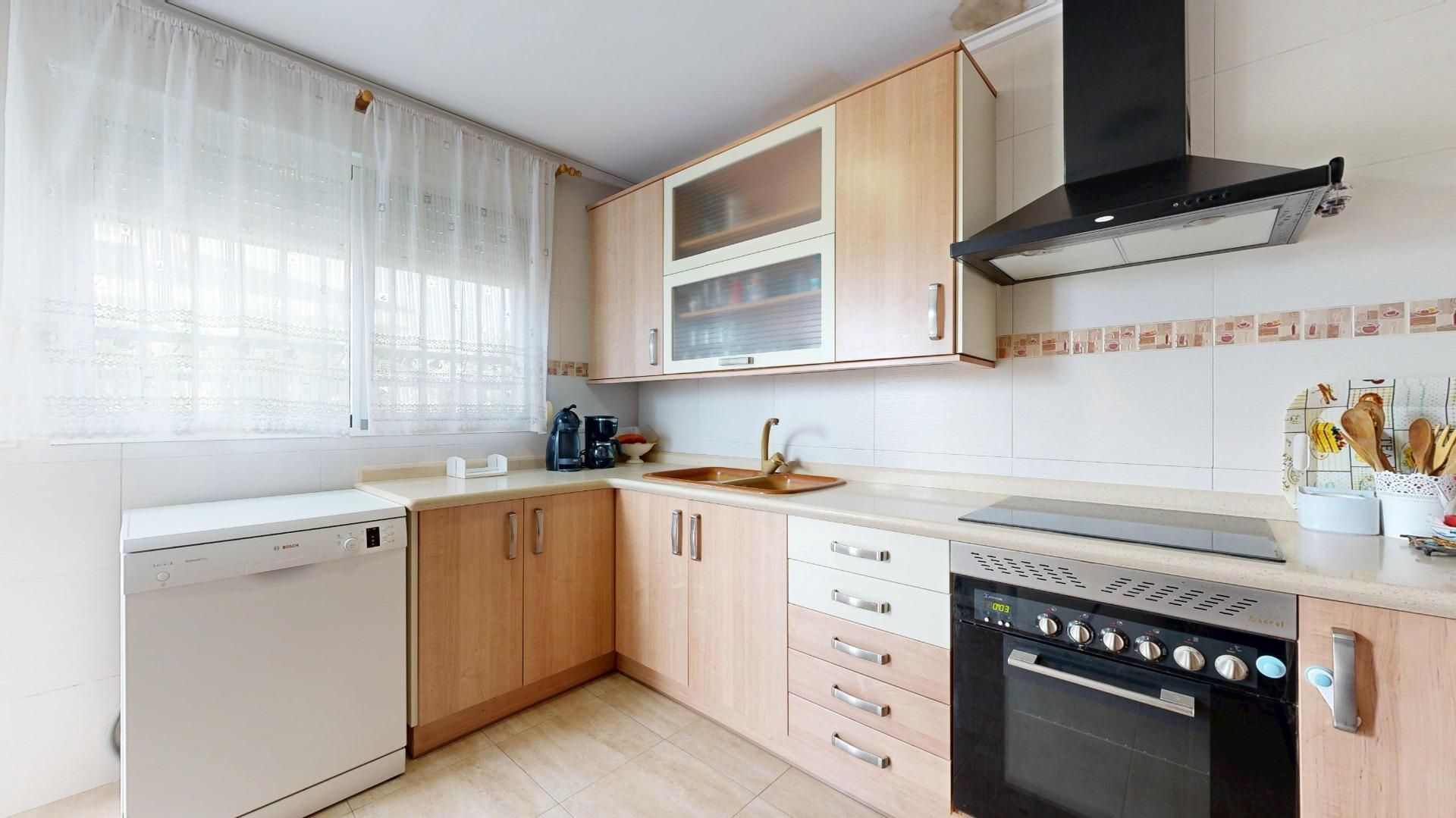 Cuina de Casa o xalet en venda en Alberic amb Calefacció, Jardí privat i Terrassa