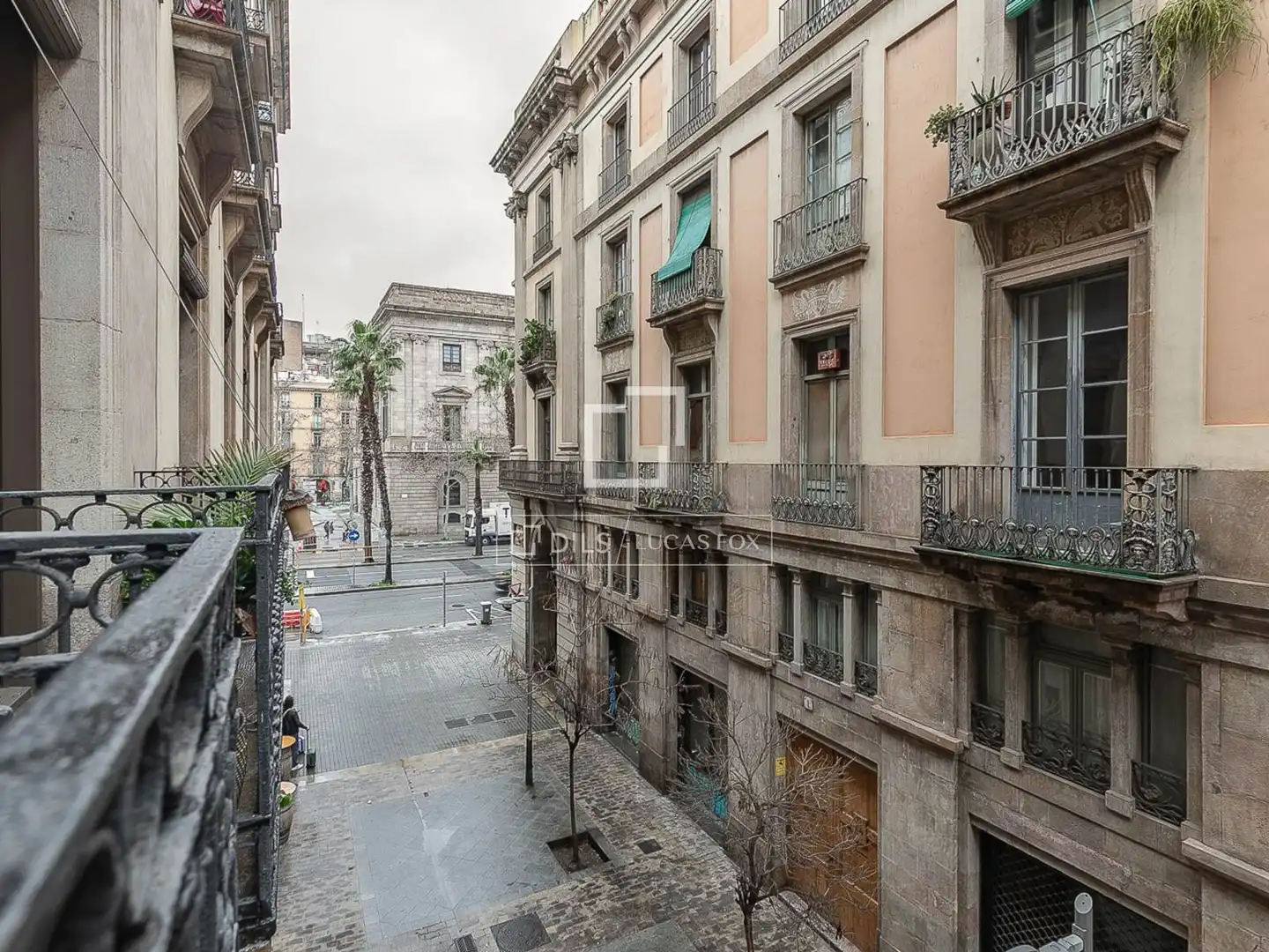 Außenansicht von Wohnung zum Verkauf in Barcelona mit Klimaanlage, Heizung und Möbliert