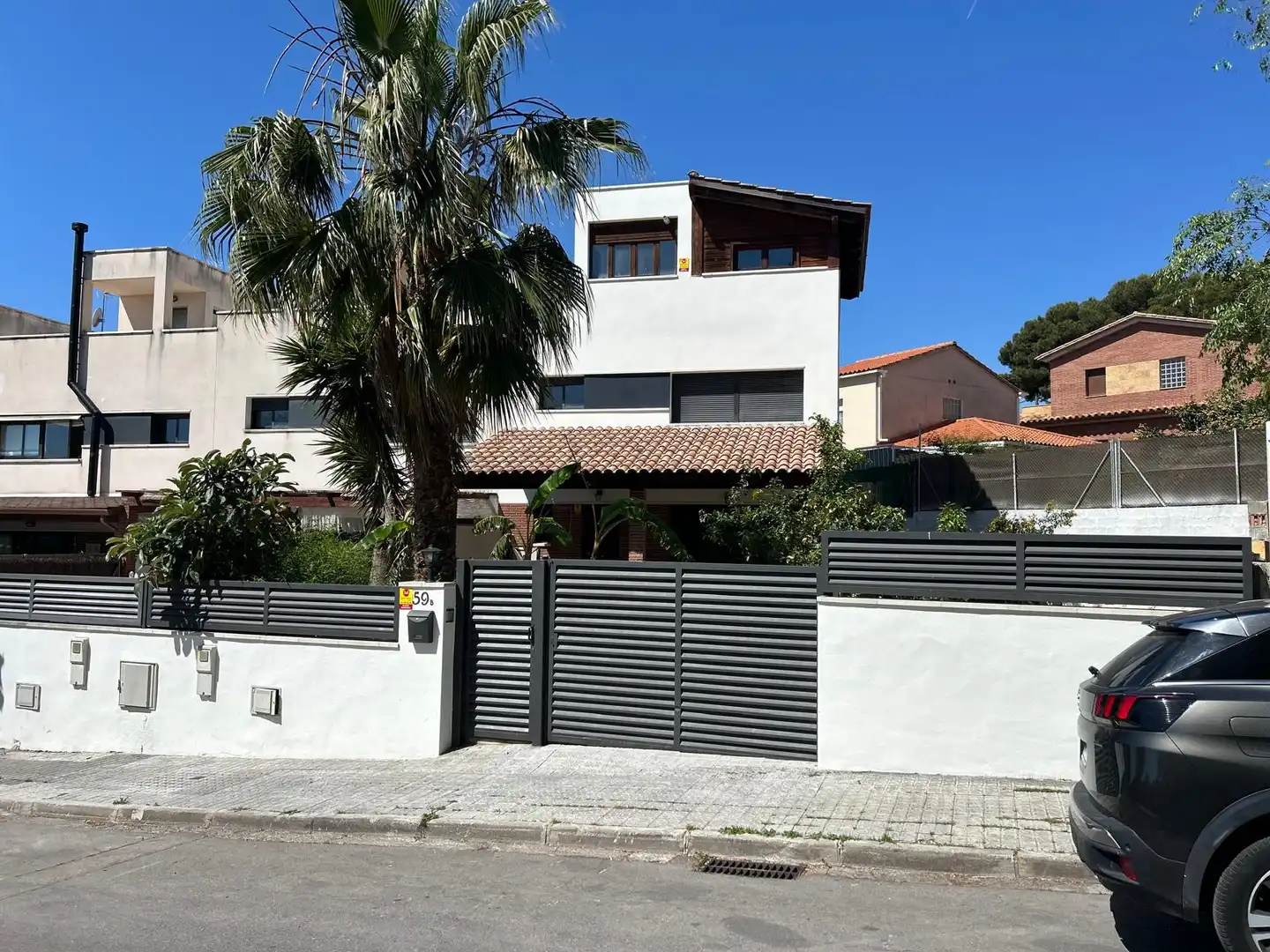 Vista exterior de Casa adosada en venta en Vilanova i la Geltrú con Aire acondicionado, Calefacción y Jardín privado