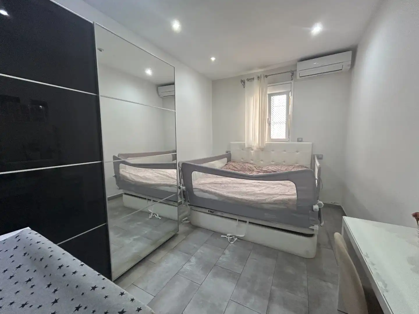 Bedroom of Flat for sale in Barcelona  with Air Conditioner, Heating and Parquet flooring