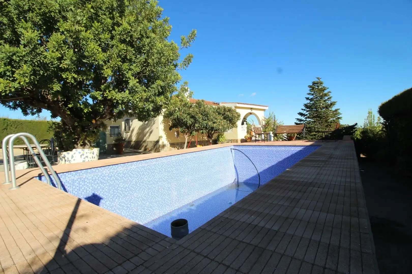 Piscina de Casa o xalet en venda en Chiva amb Jardí privat, Terrassa i Traster