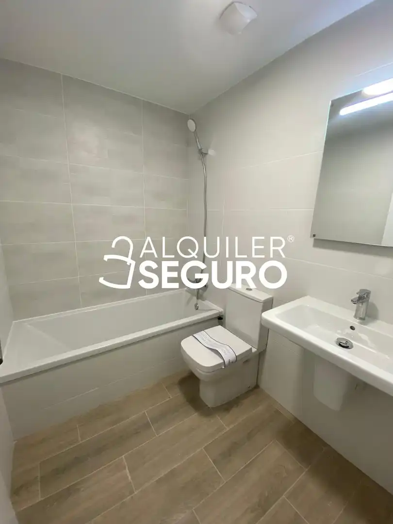 Bathroom of Flat for rent in Guadalajara  with Heating, Terrace and Storage room