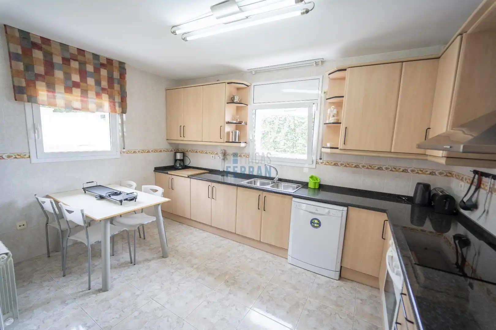 Cuina de Casa o xalet en venda en El Vendrell amb Calefacció, Terrassa i Traster