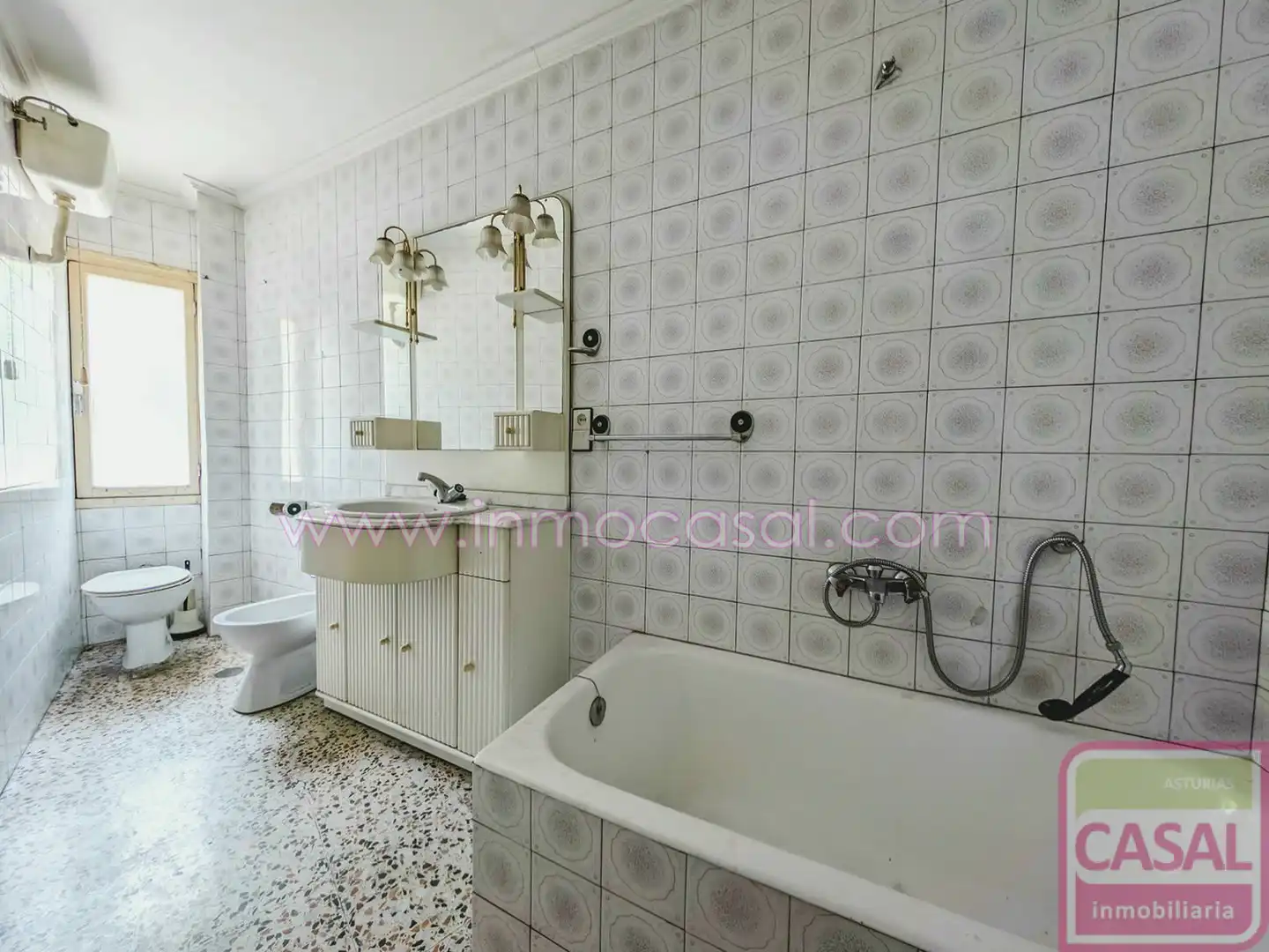 Bathroom of Flat for sale in San Martín del Rey Aurelio  with Heating and Terrace