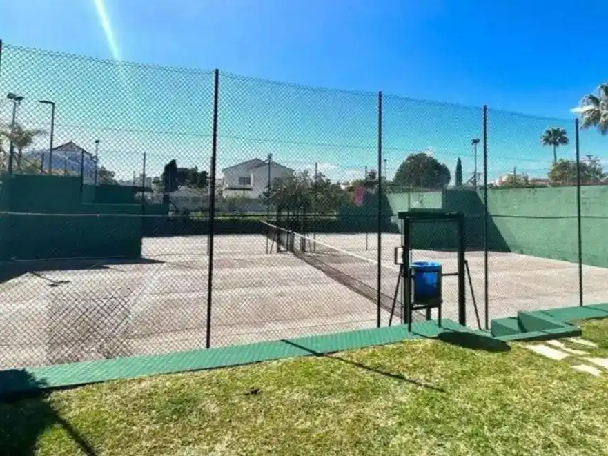 Außenansicht von Wohnungen zur Miete in Marbella mit Klimaanlage, Terrasse und Schwimmbad