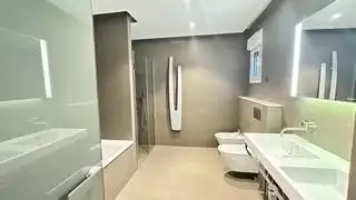Baño de Dúplex en venta en Madrid con Aire acondicionado, Calefacción y Parquet