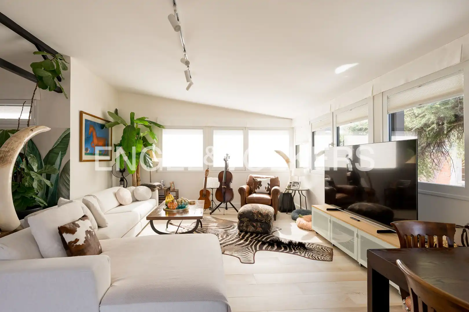 Living room of Houses for sale in Madrid  with Air Conditioner, Heating and Private garden