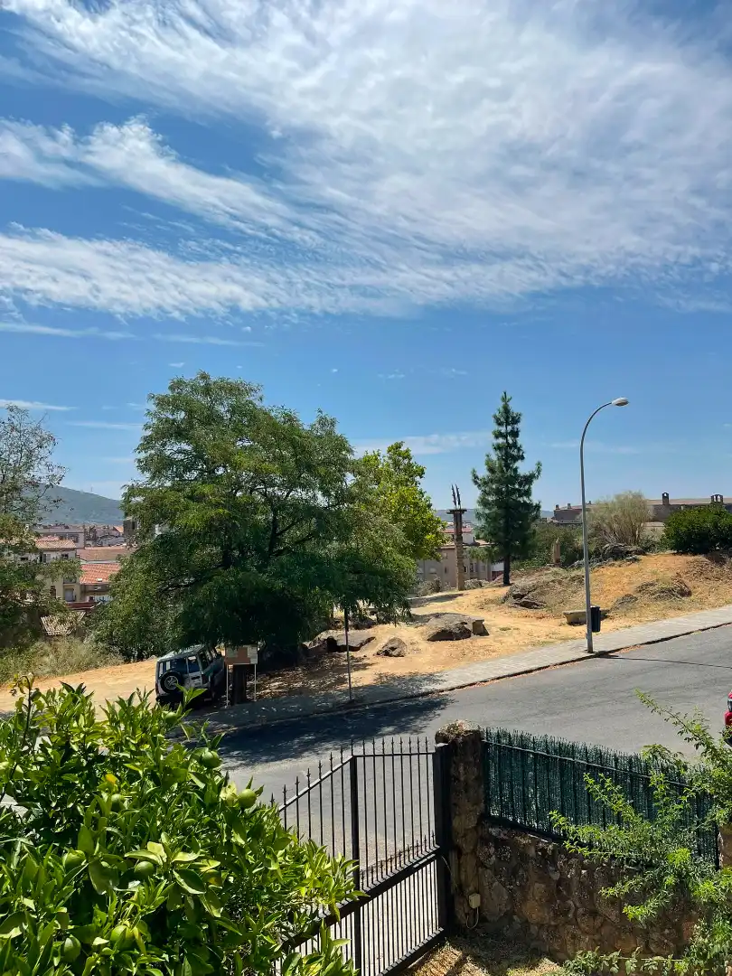 Vista exterior de Casa o xalet en venda en Plasencia amb Aire condicionat, Calefacció i Jardí privat