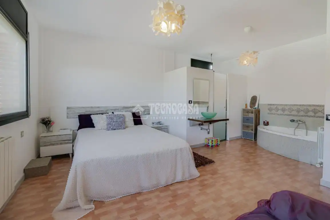 Dormitori de Casa adosada en venda en Montcada i Reixac amb Aire condicionat, Calefacció i Terrassa