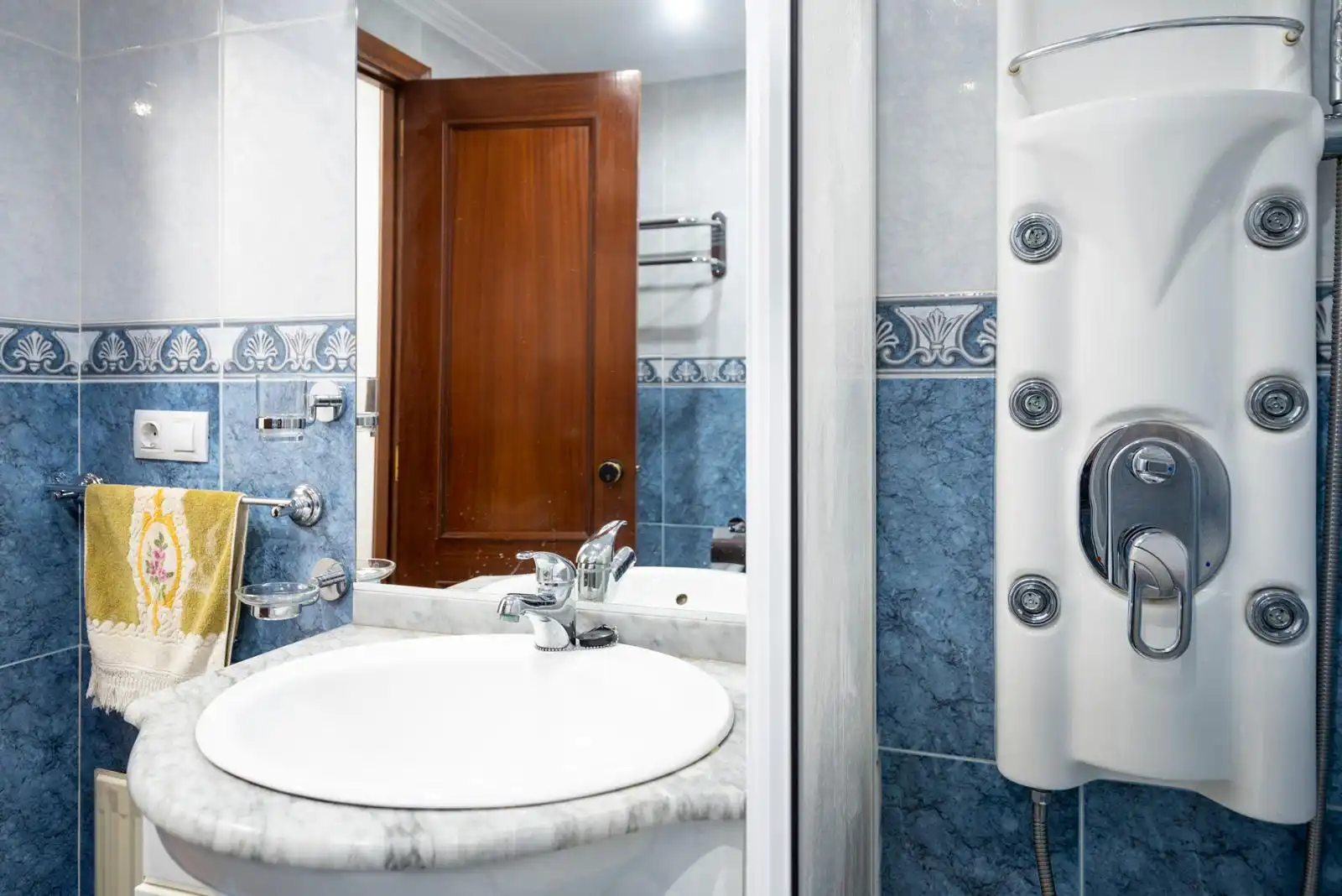 Badezimmer von Wohnung zur Miete in Santander mit Heizung, Parkett und Möbliert