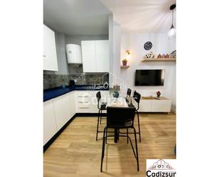 Cuina de Apartament de lloguer en  Cádiz Capital amb Moblat