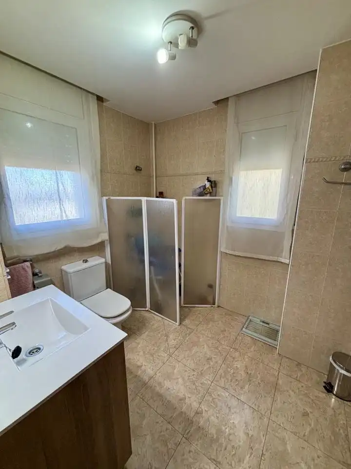 Baño de Casa adosada en venta en Valls con Aire acondicionado, Calefacción y Jardín privado