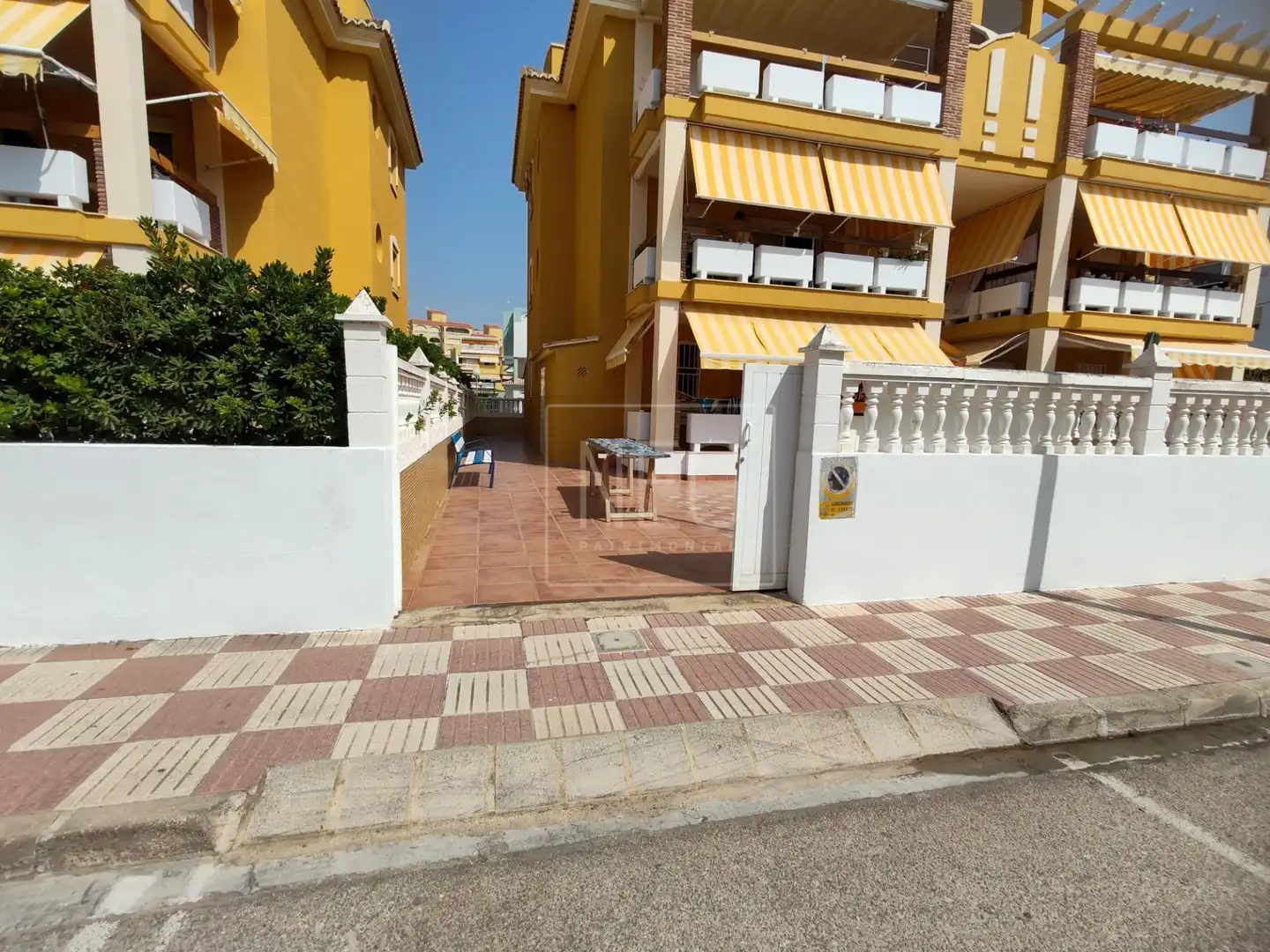 Vista exterior de Piso en venta en Xeraco con Terraza y Piscina comunitaria