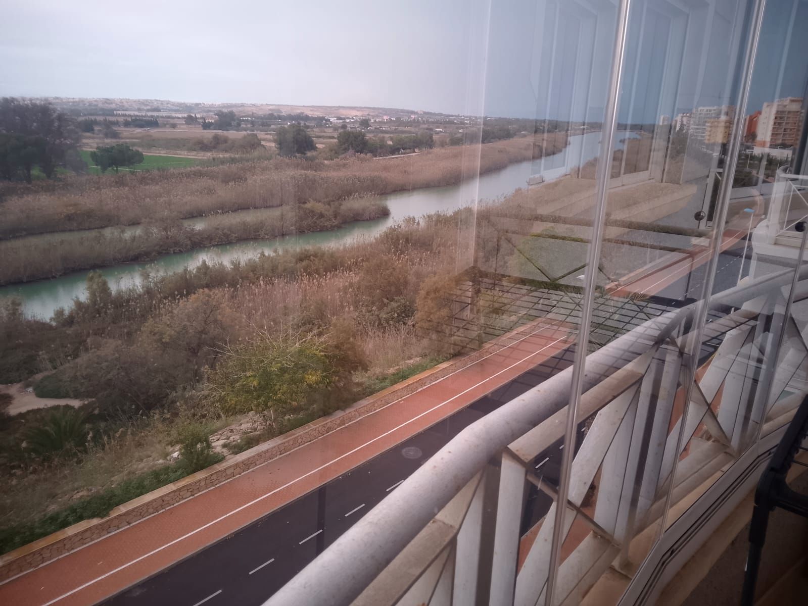 Vista exterior de Pis en venda en Guardamar del Segura amb Terrassa, Moblat i Forn