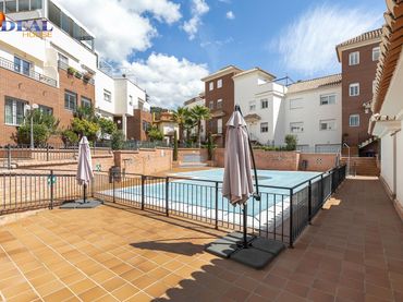 Adossat amb piscina en venda a Genil