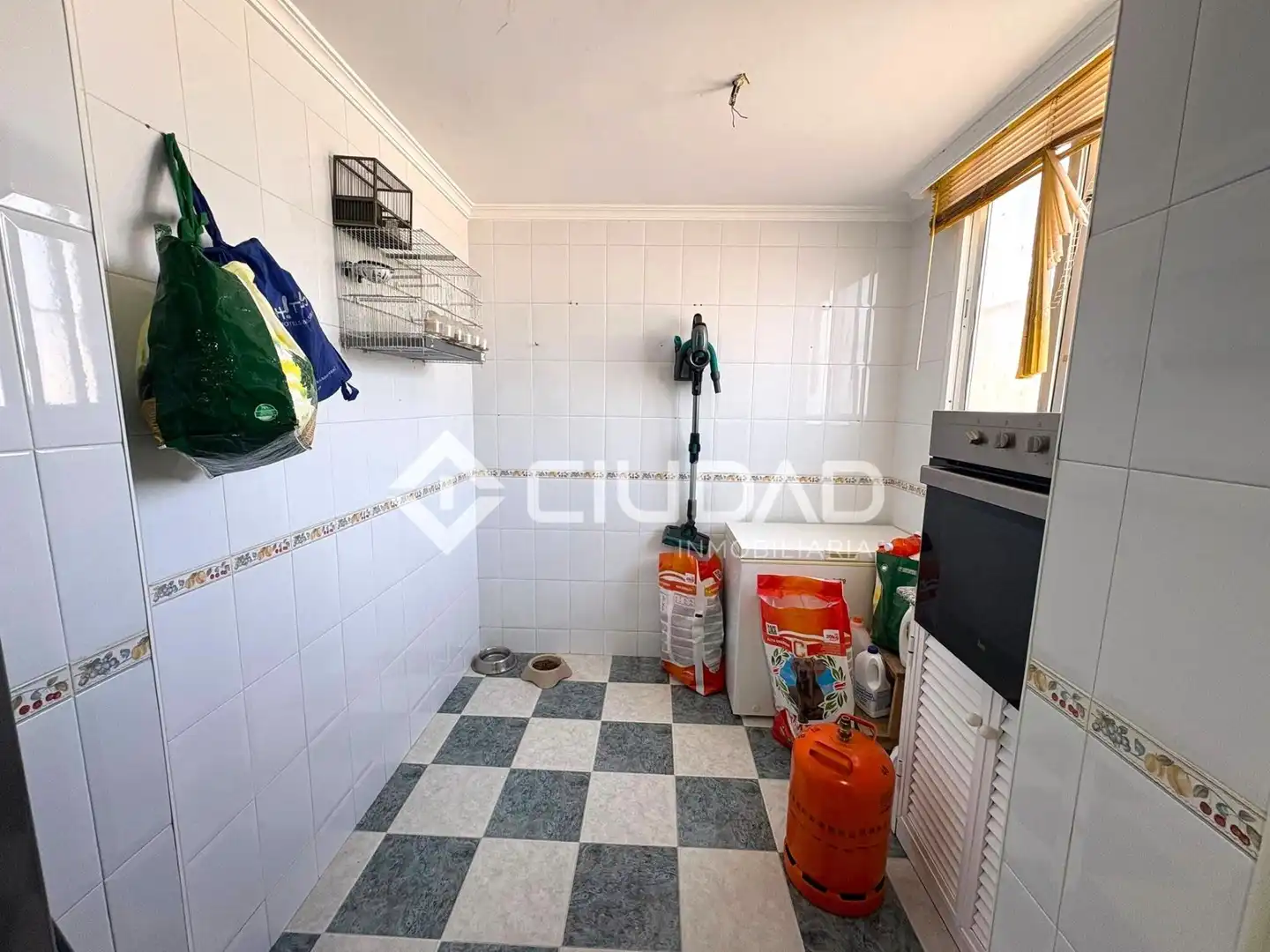 Cuina de Casa adosada en venda en Sanlúcar de Barrameda amb Aire condicionat i Terrassa