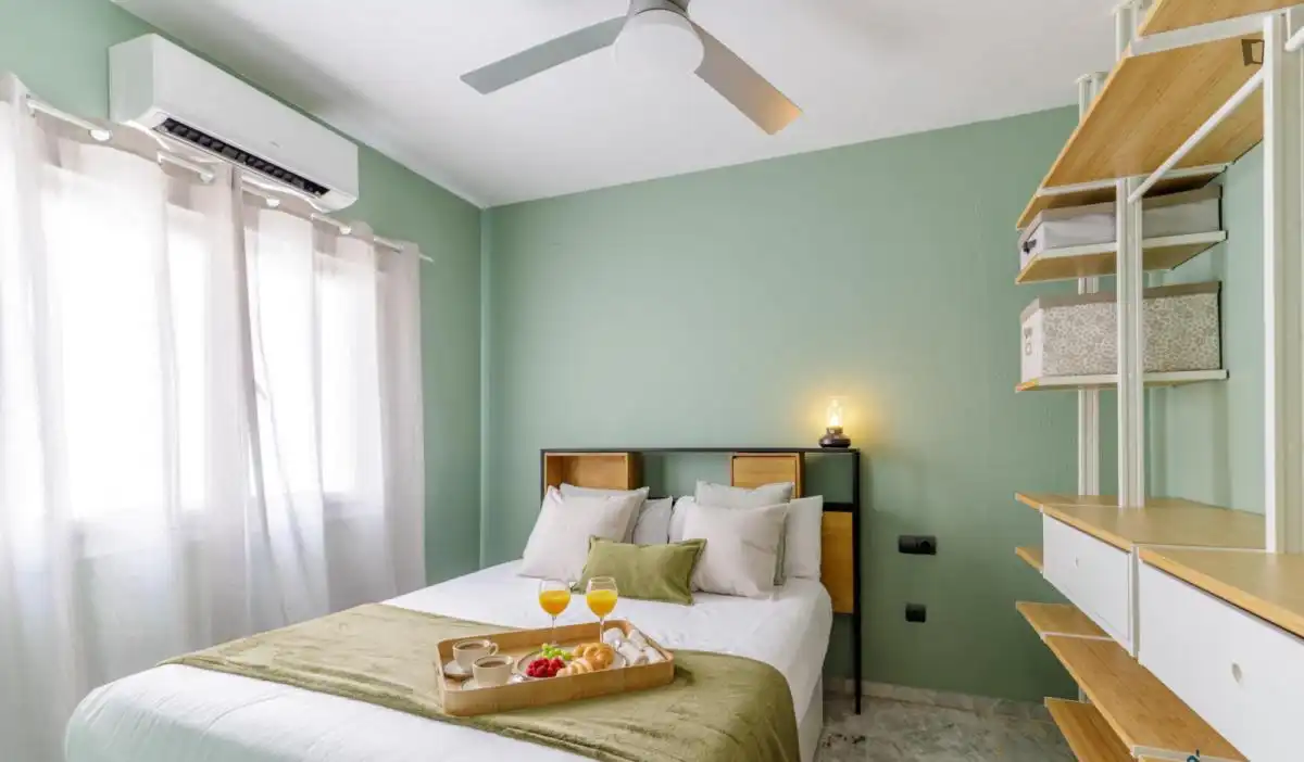 Schlafzimmer von Wohnungen zur Miete in Málaga mit Klimaanlage, Heizung und Möbliert