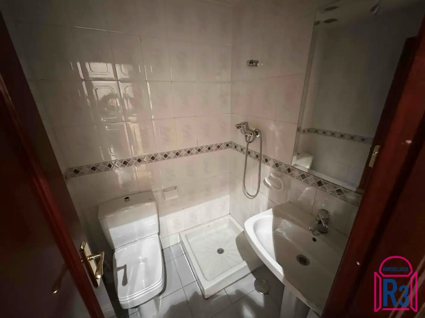 Baño de Piso en venta en León Capital  con Calefacción, Terraza y Trastero