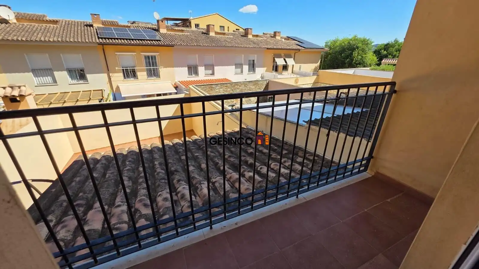 Vista exterior de Casa adosada de lloguer en Xàtiva amb Aire condicionat, Terrassa i Moblat