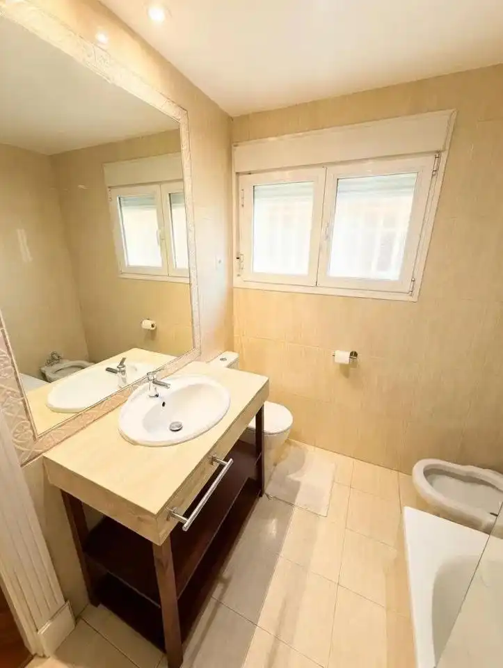 Baño de Planta baja de alquiler en Madrid con Aire acondicionado y Amueblado