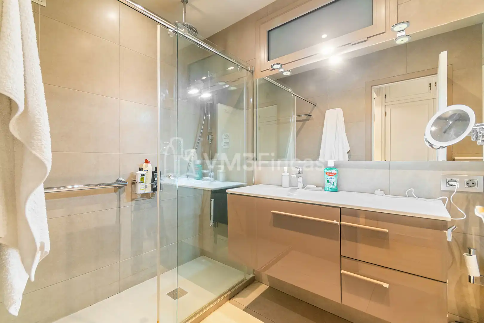 Badezimmer von Wohnung zur Miete in Barcelona mit Klimaanlage, Heizung und Parkett
