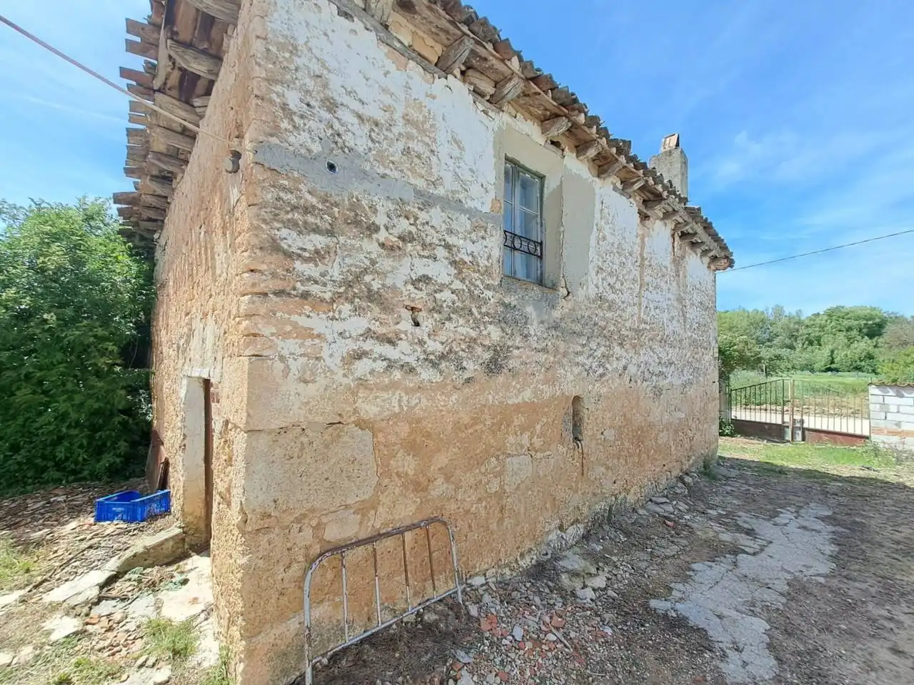 Vista exterior de Casa o xalet en venda en Revillarruz amb Jardí privat i Terrassa