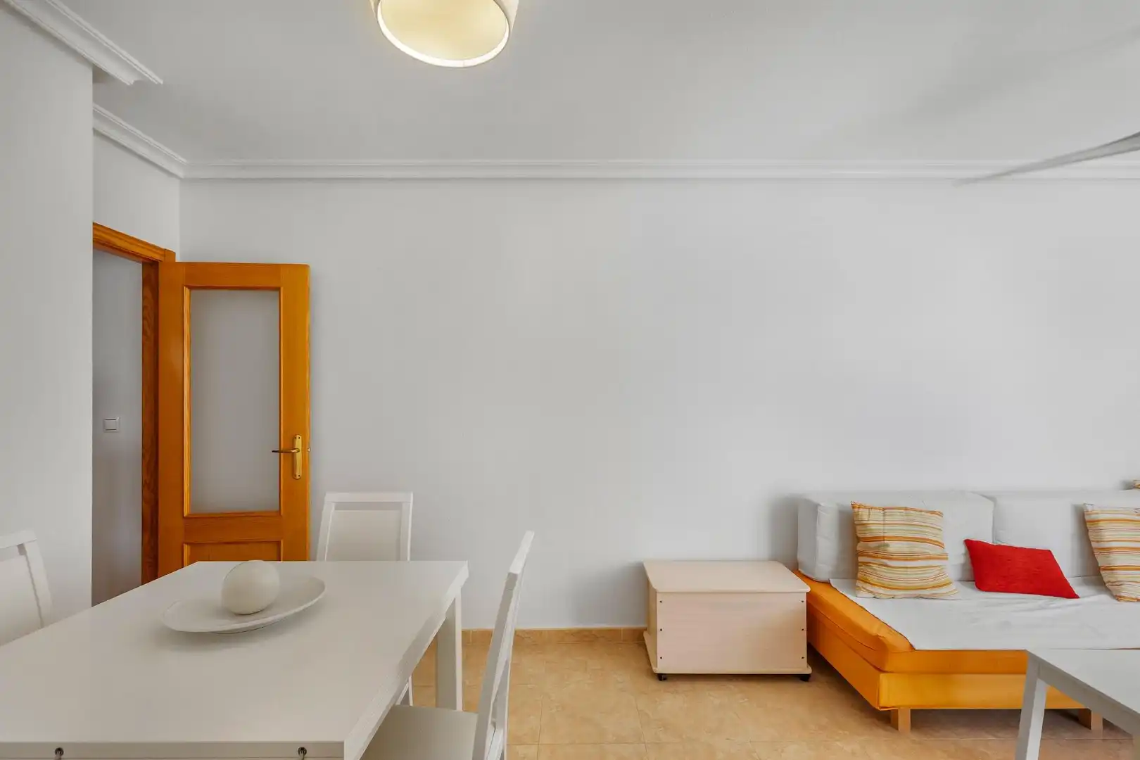 Comedor de Apartamento en venta en Torrevieja con Piscina, Amueblado y Microondas