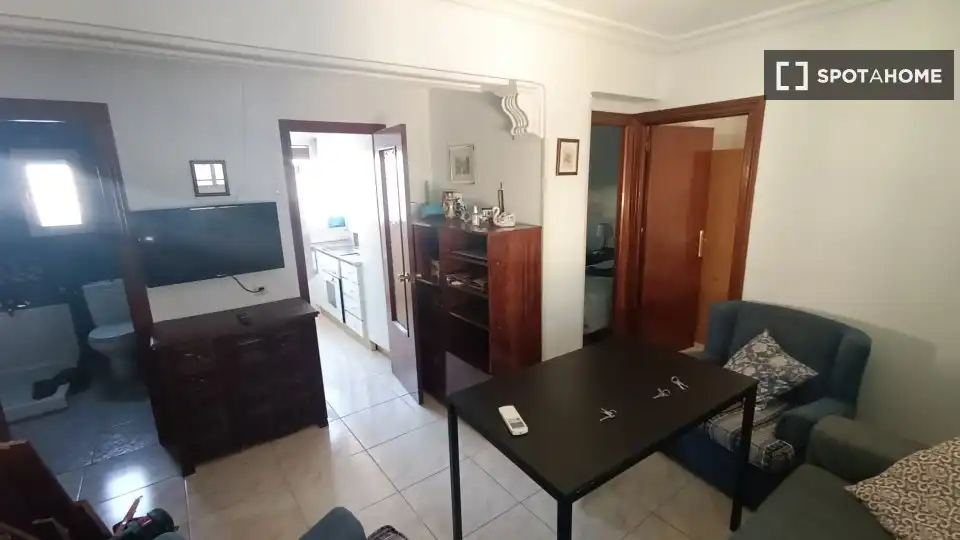 Habitación en Doctor Barraquer - G. Renfe - Policlínico