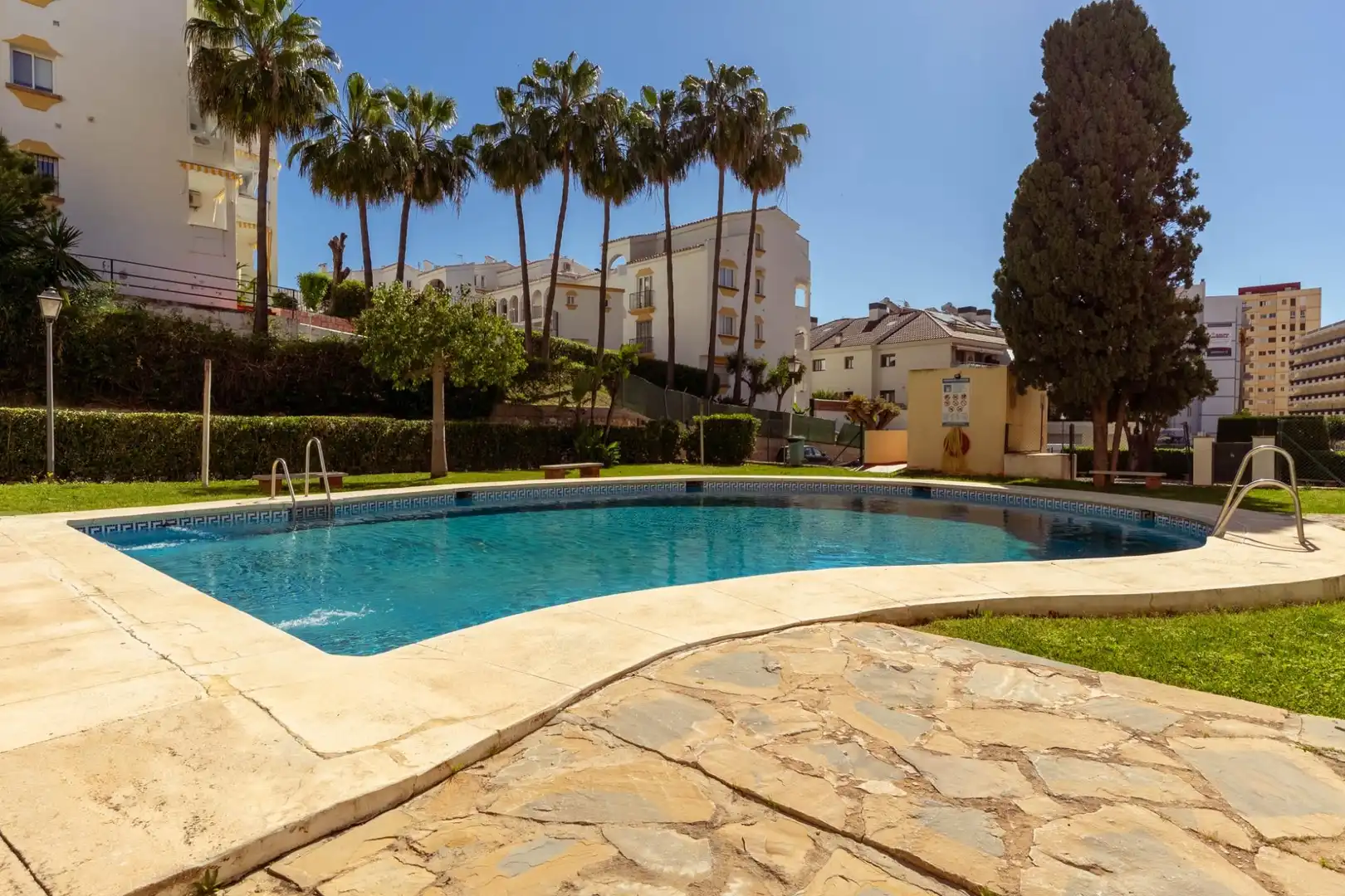 Piscina de Apartamento en venta en Fuengirola con Aire acondicionado, Terraza y Amueblado