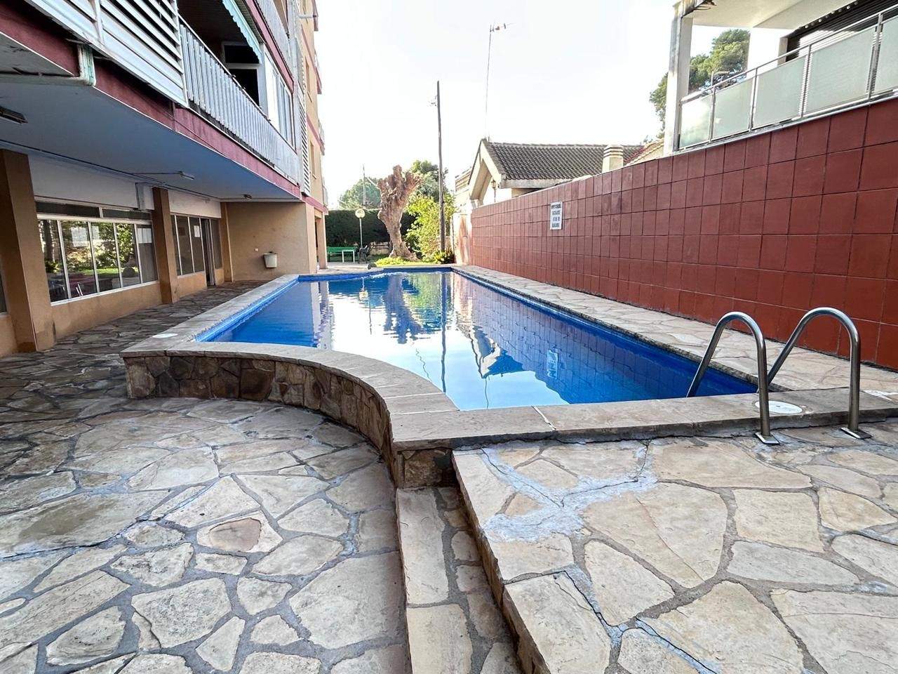 Piscina de Pis en venda en Castelldefels amb Aire condicionat, Terrassa i Traster