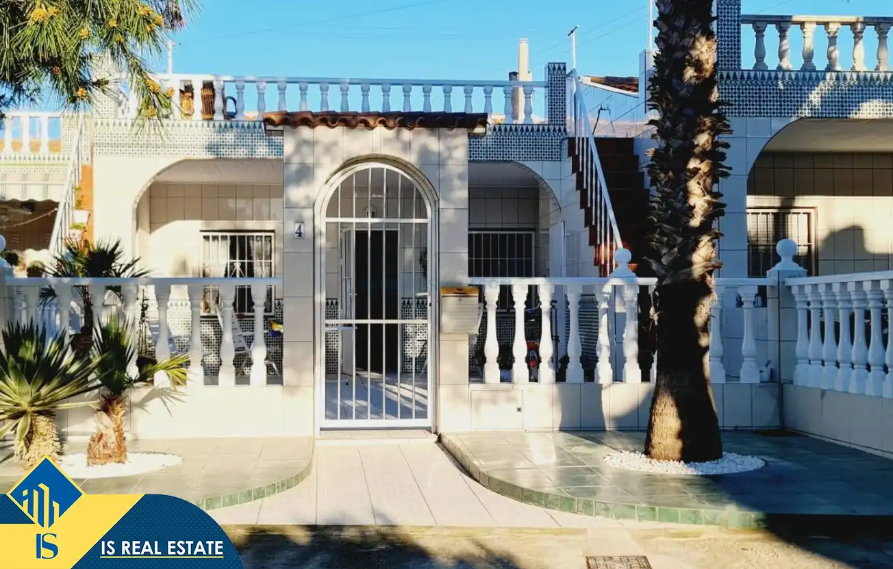 Vista exterior de Casa adosada en venta en Torrevieja con Calefacción, Terraza y Amueblado