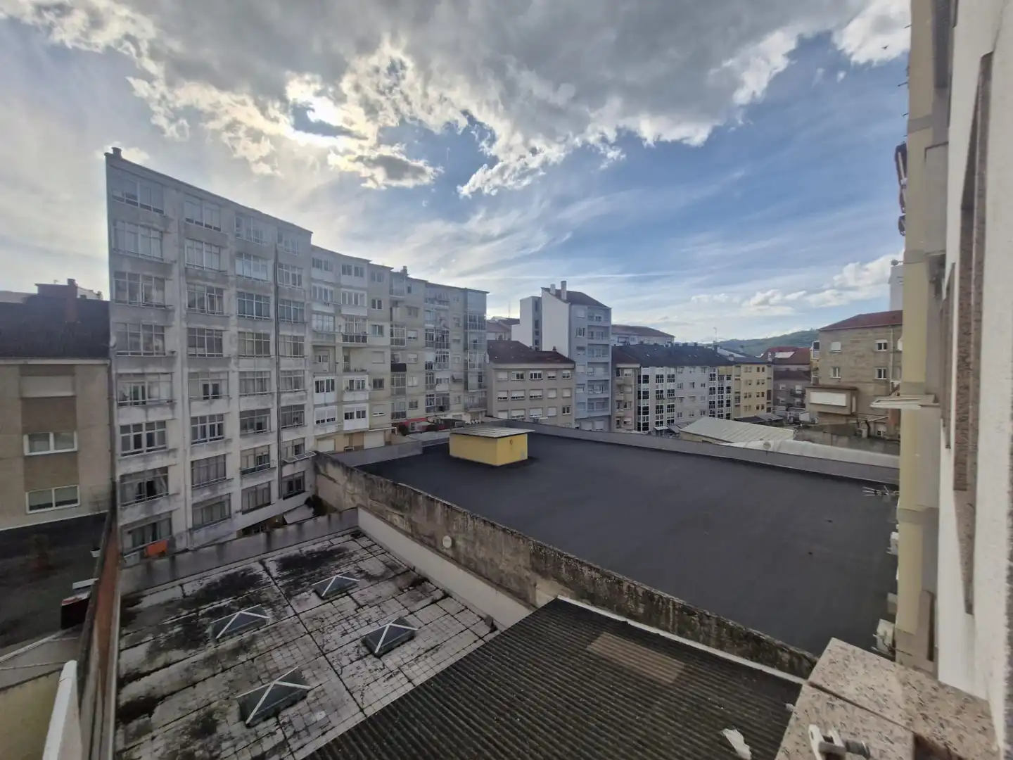 Vista exterior de Apartament de lloguer en Ourense Capital  amb Calefacció, Parquet i Moblat