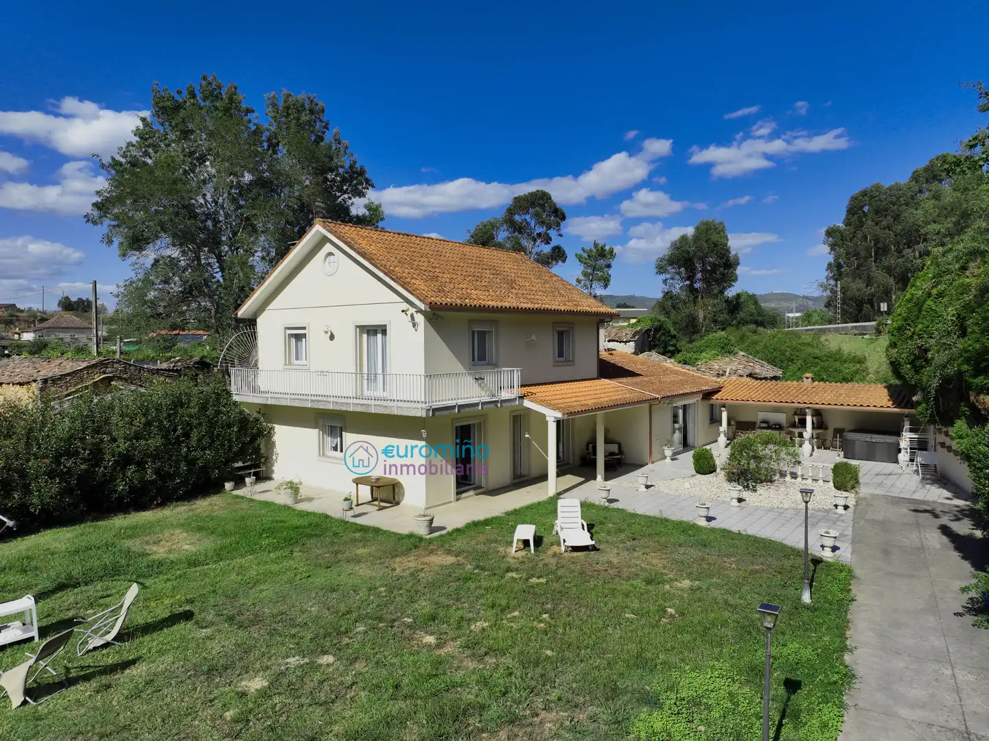 Außenansicht von Haus oder Chalet zum Verkauf in Salvaterra de Miño mit Parkett, Terrasse und Abstellraum