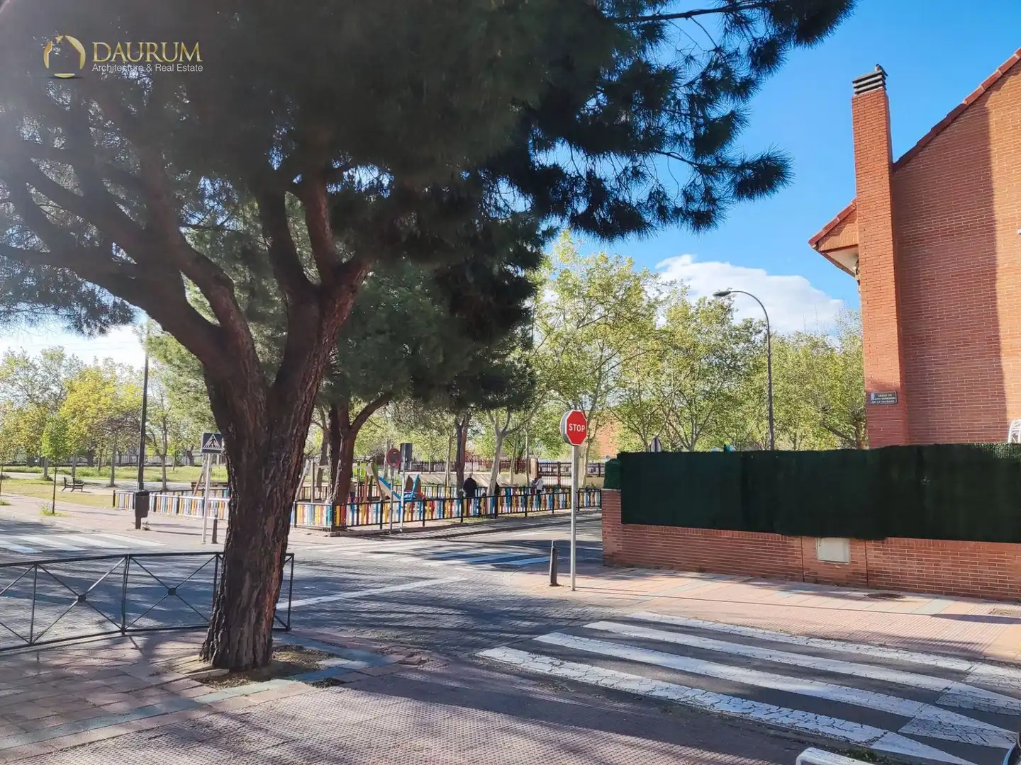 Vista exterior de Casa adosada en venda en Getafe amb Aire condicionat, Traster i Piscina