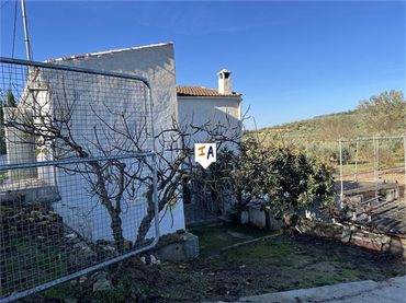 Casa rústica amb piscina en venda a Castillo de Locubín