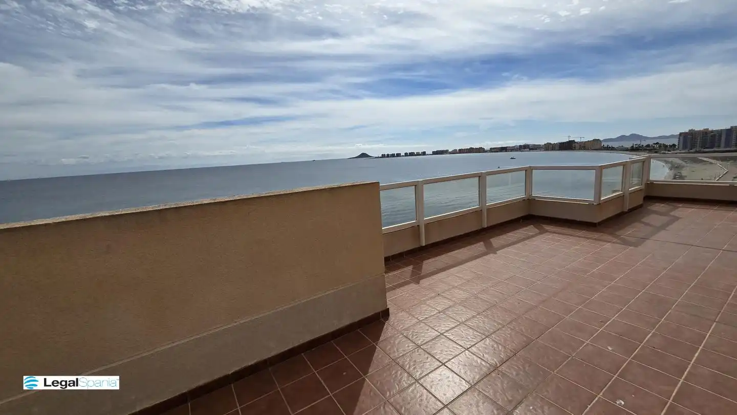 Terrasse von Wohnungen zum Verkauf in La Manga del Mar Menor mit Klimaanlage, Heizung und Privatgarten