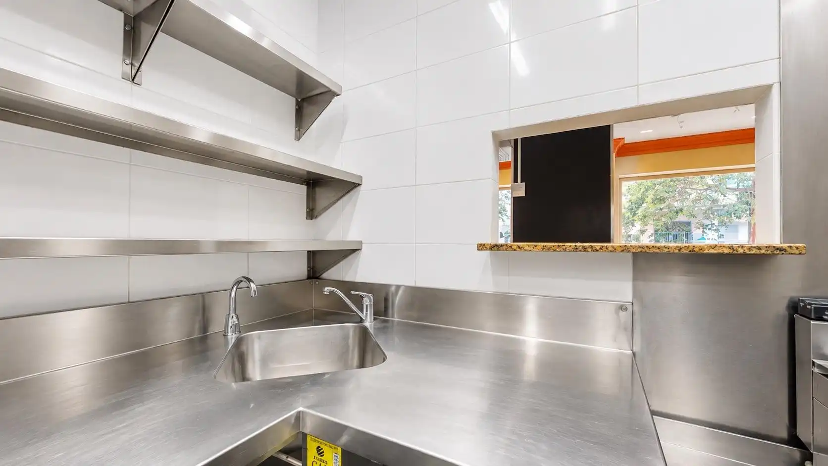 Cocina de Local en venta en Granada con Aire acondicionado y Amueblado