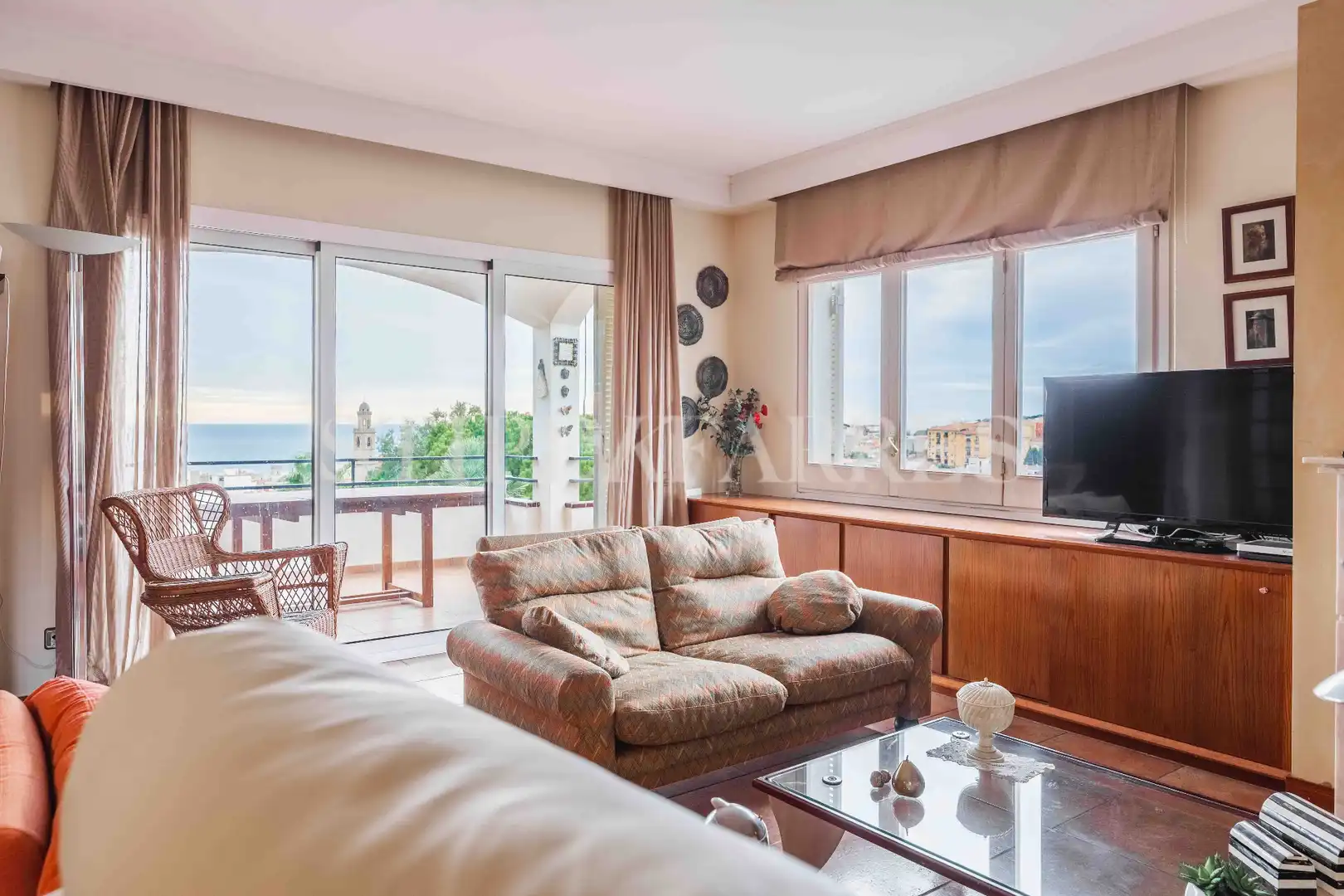 Sala de estar de Casa o chalet en venta en Canet de Mar con Aire acondicionado, Calefacción y Jardín privado