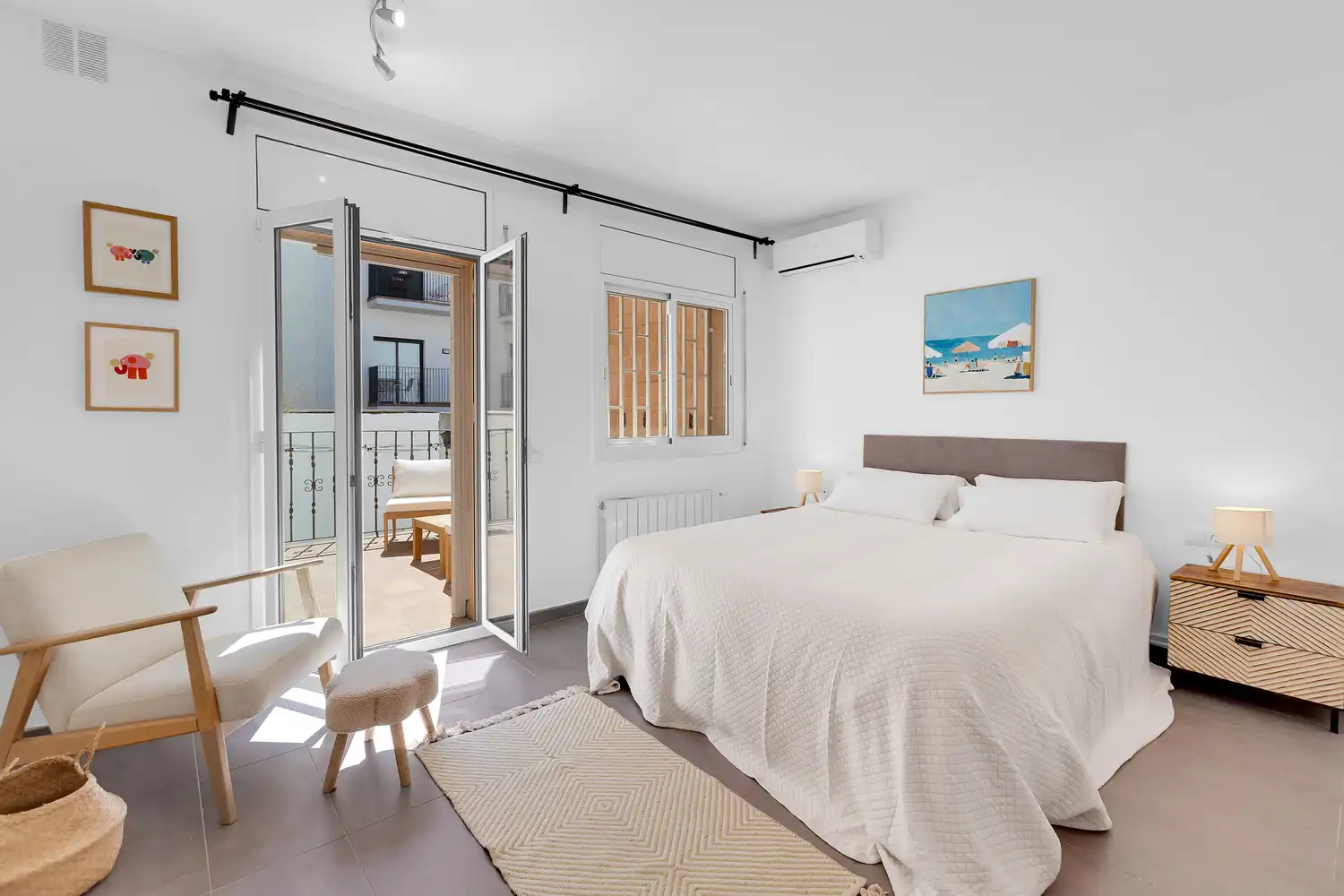 Habitación de Casa adosada en venta en Barcelona con Aire acondicionado, Calefacción y Jardín privado