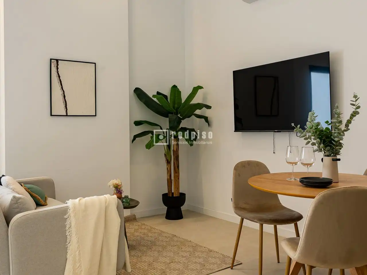Sala d'estar de Estudi de lloguer en Valencia amb Moblat