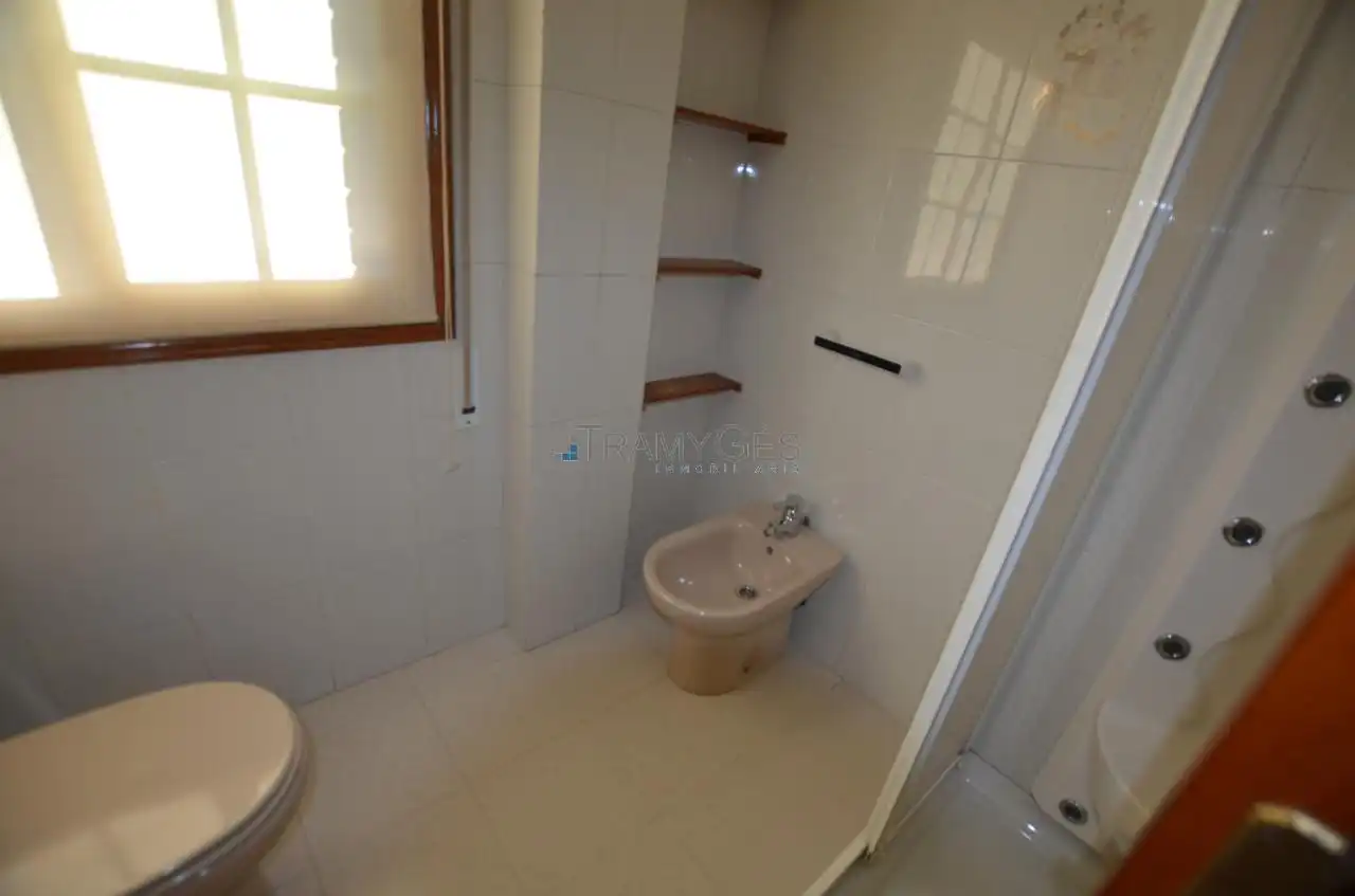 Bathroom of Flat for sale in Tui  with Heating, Parquet flooring and Balcony