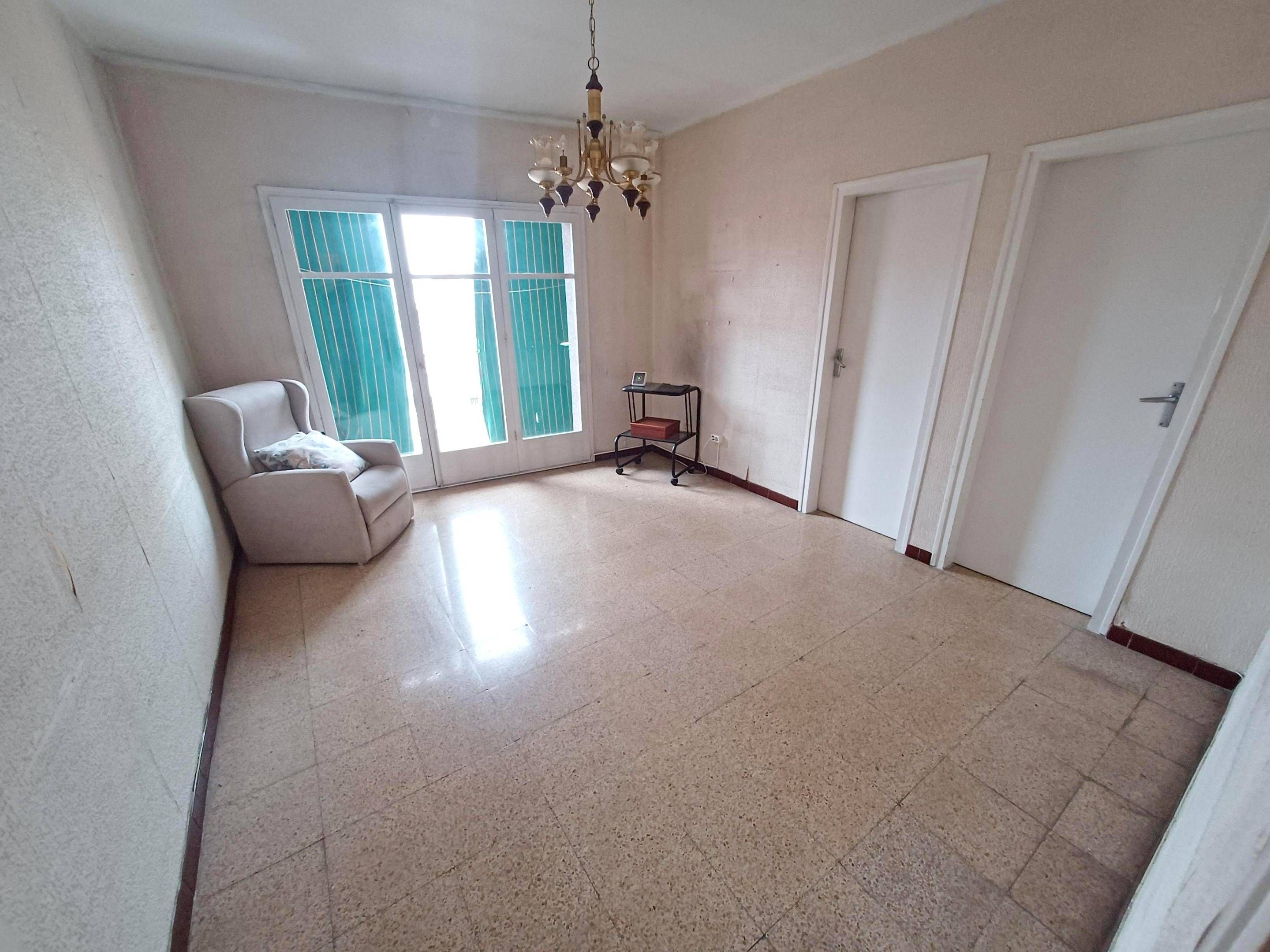 Living room of Flat for sale in L'Hospitalet de Llobregat  with Balcony